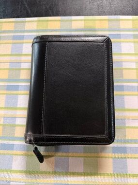 Franklin Covey Black Leather Zippered in pocket size